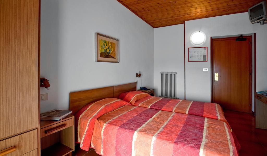 Albergo Villa Mimosa Torbole Sul Garda Habitación foto